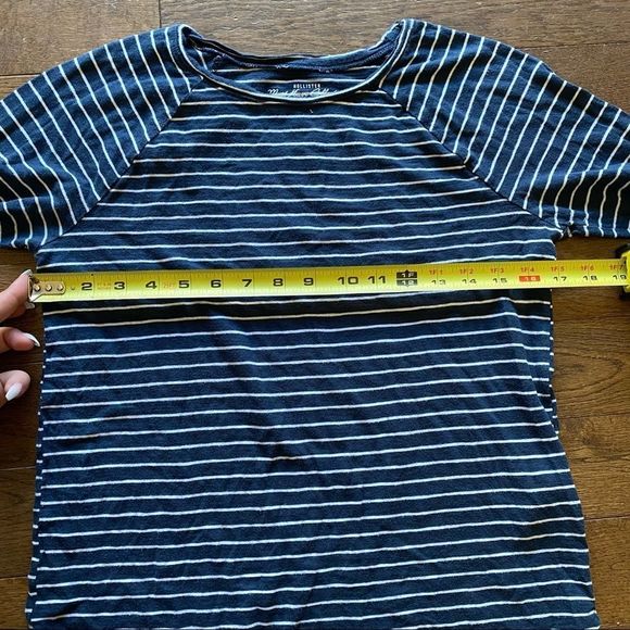 Hollister Shirt - Picture 7 of 8